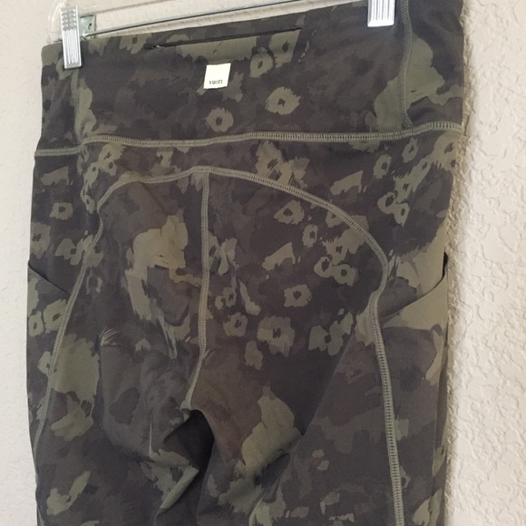 Vuori Green (Camo-ish Print) Leggings with pocket - Picture 4 of 7